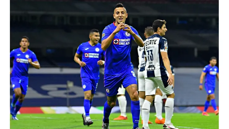 Roberto Alvarado anotó el gol del triunfo para Cruz Azul ante Rayados.