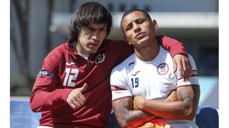 'Shaggy' Martínez y Yoshimar Yotún tras el entrenamiento del día en Cruz Azul.