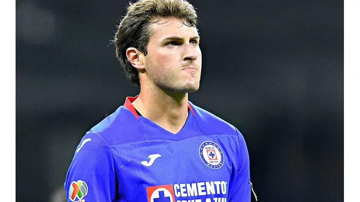 Santiago Giménez se quedó fuera de la convocatoria de Cruz Azul por primera vez.