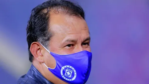 Juan Reynoso en un partido de Cruz Azul en el Guardianes2021