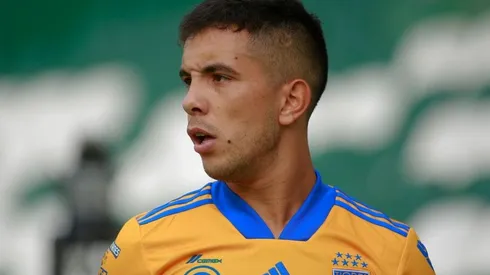 Leo Fernández en un duelo con Tigres