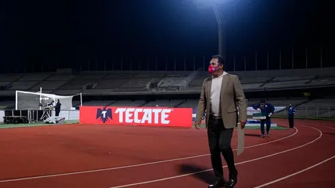 Juan Reynoso en su entrada al Olímpico Universitario