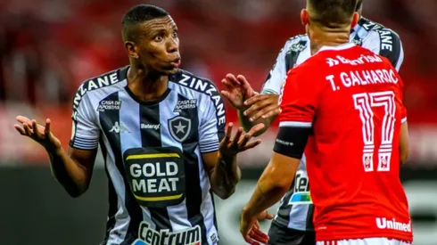 Kanu en un partido con el Botafogo