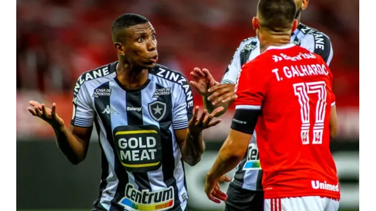Kanu en un partido con el Botafogo