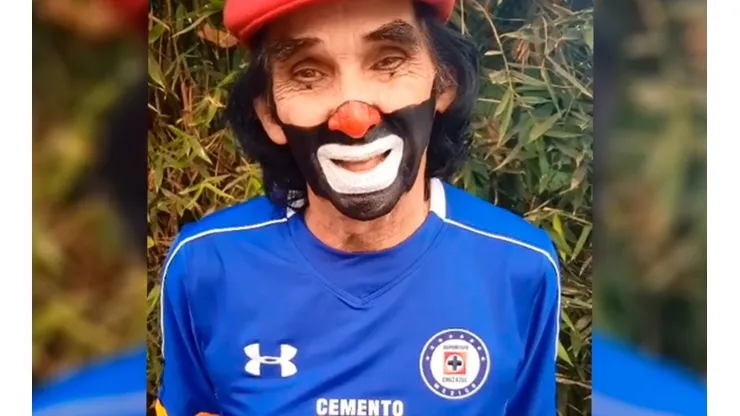 Cepillín se puso la playera de Cruz Azul y pidió que le dieran el título en el Clausura 2020.