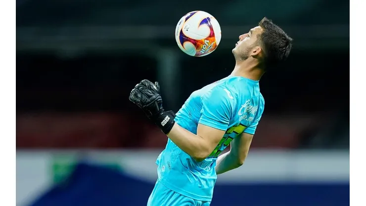 Sebastián Jurado se dio el lujo de bajar una pelota con el pecho.