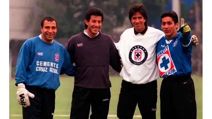 Jorge Campos como uno de los cuatro porteros de Cruz Azul del 97.