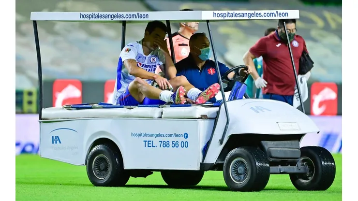 Aldrete debió salir en carro de la cancha.