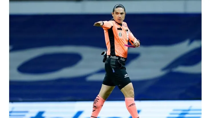 Óscar Macías en el encuentro entre Cruz Azul vs. Toluca