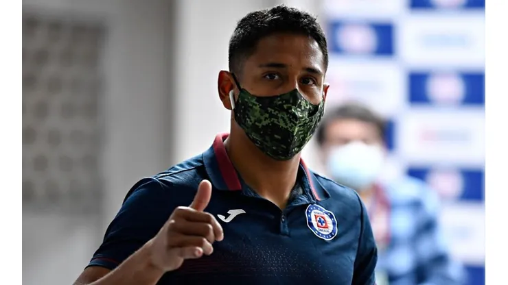 Luis Romo en una concentración con Cruz Azul