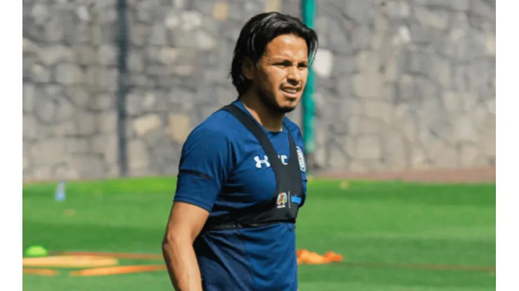 Jerry Flores durante su etapa como jugador de Cruz Azul