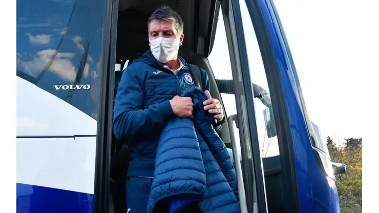 Robert Dante Siboldi en un partido con Cruz Azul