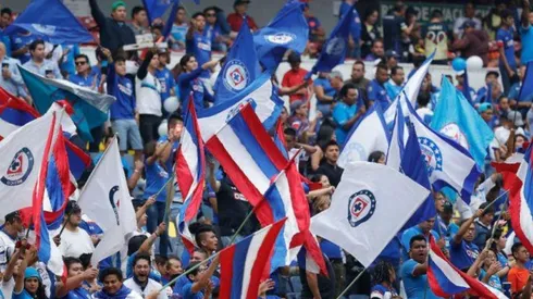 Aficionados de Cruz Azul en el Estadio Azteca