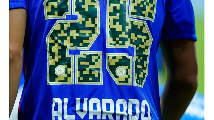 Roberto Alvarado en el duelo ante el Toluca