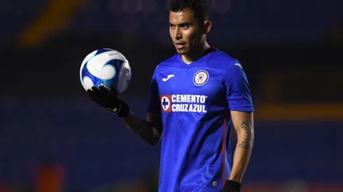 Orbelín Pineda en un partido de la Liga MX