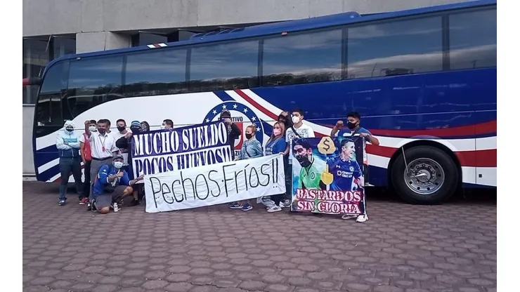 Así protestaba la afición de Cruz Azul.
