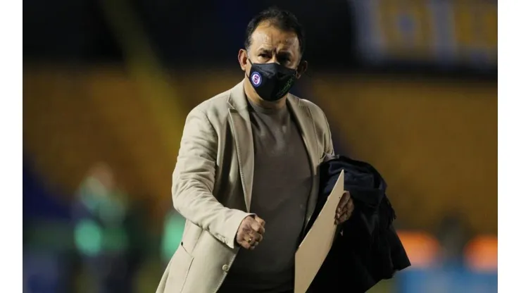 Juan Reynoso en el partido ante Tigres