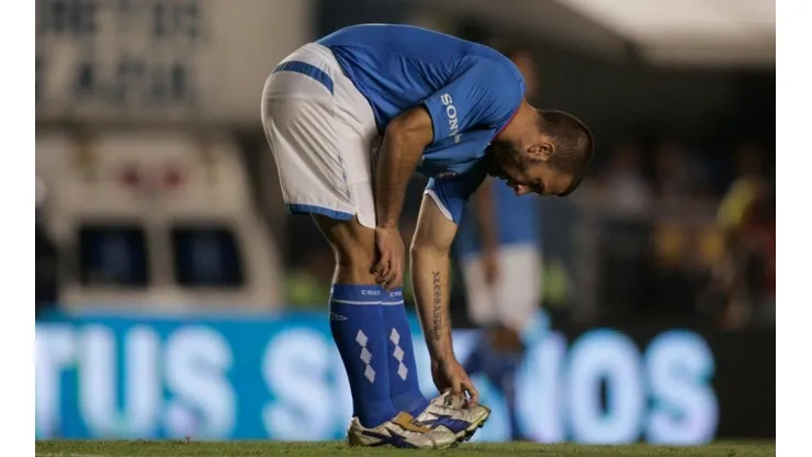 Tito Villa en su etapa como delantero de Cruz Azul.