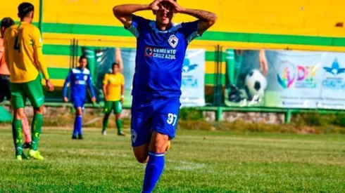 Ángel Orelién celebra un tanto con Cruz Azul Hidalgo