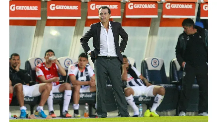 Barra dejó Cruz Azul en 2002.