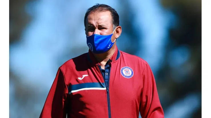 Juan Reynoso en un entrenamiento con Cruz Azul