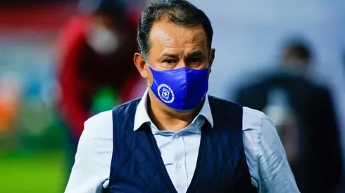Juan Reynoso en un partido de Cruz Azul