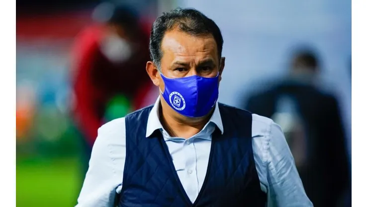 Juan Reynoso en un partido de Cruz Azul
