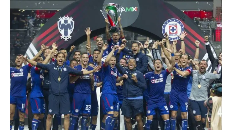 Cruz Azul celebrando la victoria en la Copa MX