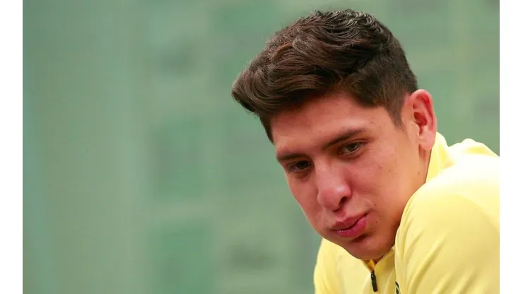 Edson Álvarez en una rueda de prensa con el América.