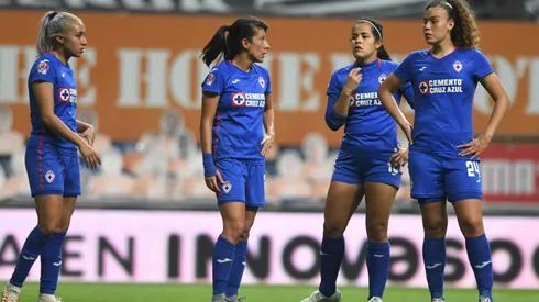 Cruz Azul sufre dura goleada en su visita a Monterrey.