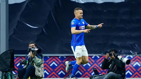 Cabecita anotó el 3-1 para Cruz Azul.