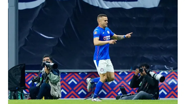 Cabecita anotó el 3-1 para Cruz Azul.