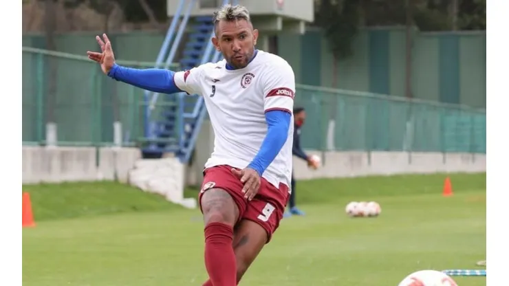 Montoya puede jugar ante Necaxa.