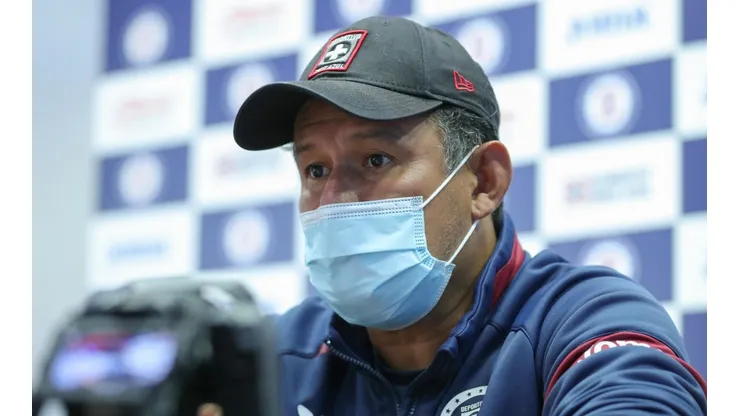 Juan Reynoso atendió a los medios hoy.