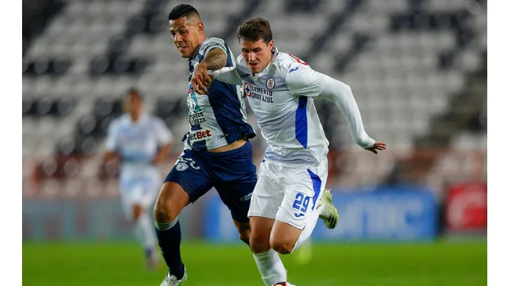 Cruz Azul derrotó a Pachuca este lunes.