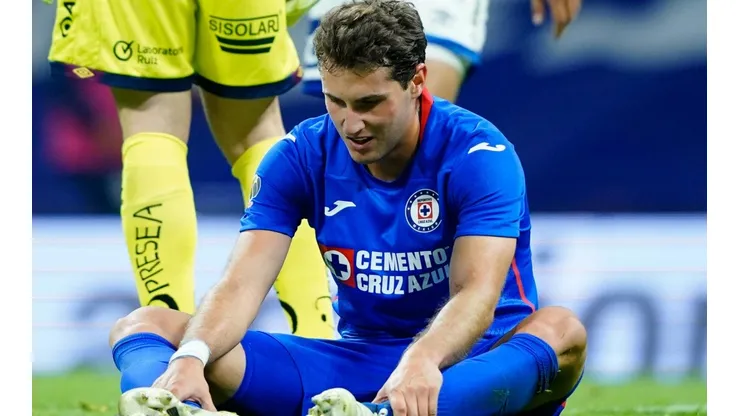 Santiago Giménez es el único juvenil que juega en Cruz Azul.