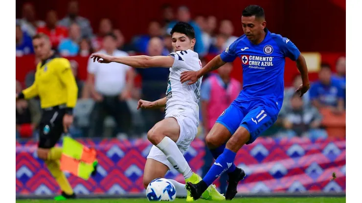 Cruz Azul visita a Pachuca esta noche.