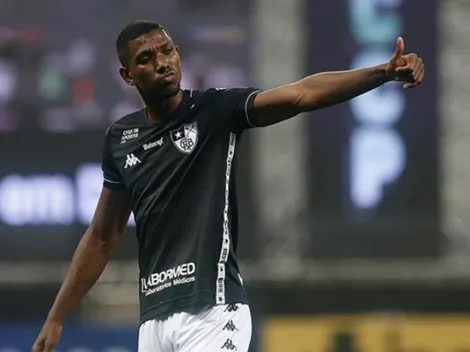 Se traba el fichaje de Kanu por Cruz Azul y es citado por Botafogo