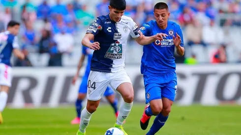 Roberto Alvarado en el duelo ante el Pachuca en el Clausura 2020
