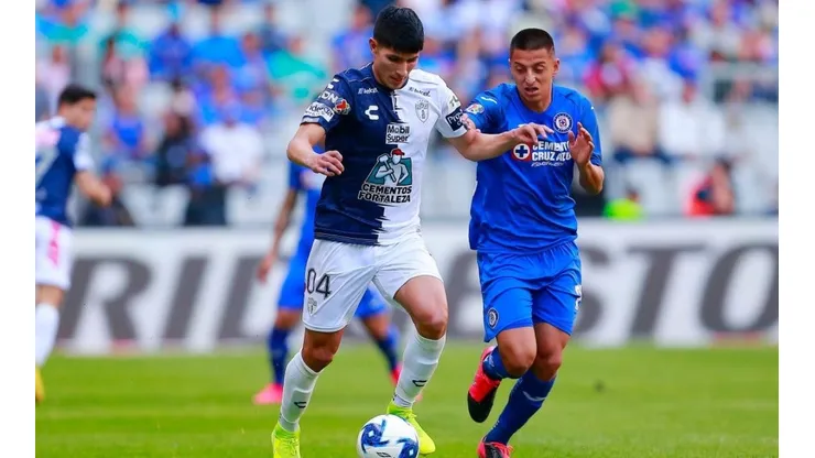 Roberto Alvarado en el duelo ante el Pachuca en el Clausura 2020