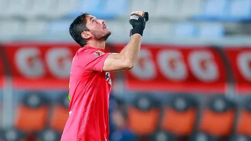 Jesús Corona en el duelo ante el Pachuca