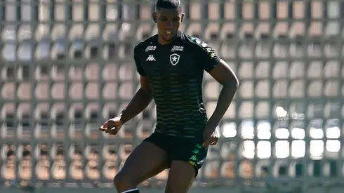 Kanu es el central elegido por Cruz Azul para reforzar la zaga