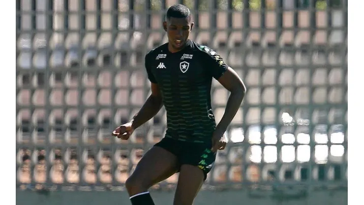 Kanu es el central elegido por Cruz Azul para reforzar la zaga