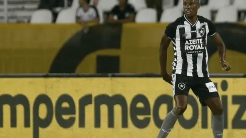 Kanu en un partido con Botafogo