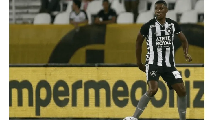 Kanu en un partido con Botafogo
