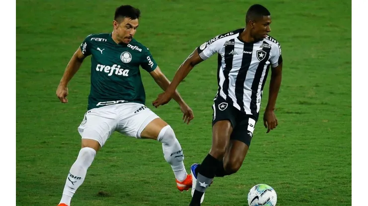 Kanu en un partido del campeonato brasileño