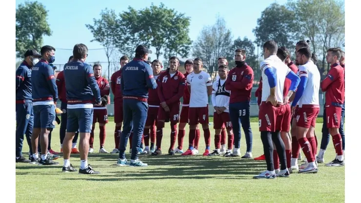 Plantel de Cruz Azul en un entrenamiento
