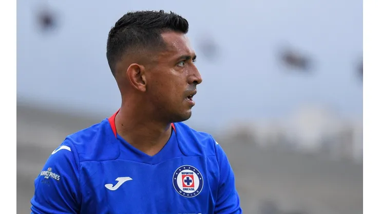 Elías podría salir de Cruz Azul.