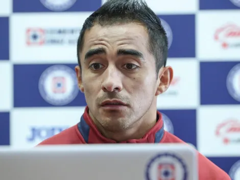 Baca ofrece dejar Cruz Azul ante las críticas de la afición