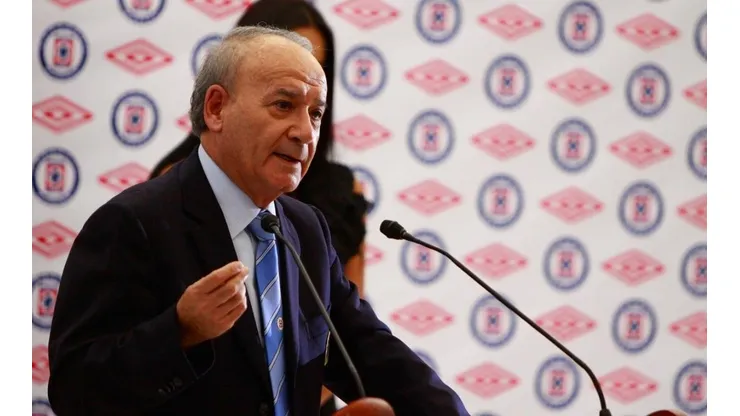 Billy Álvarez en rueda de prensa con Cruz Azul